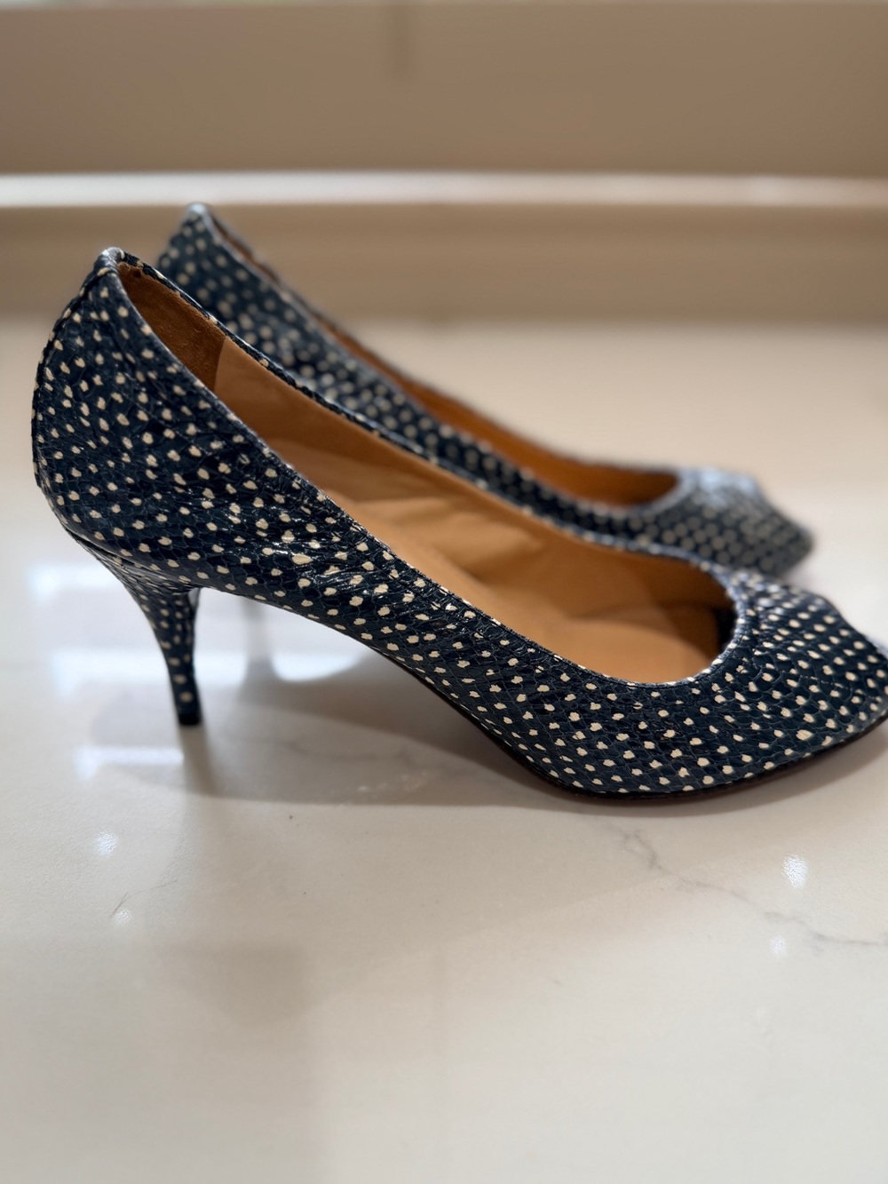 LANVIN PARIS NAVY & ECRU PEEP TOE SNAKESKIN HEELS SIZE 38|Made In Italy